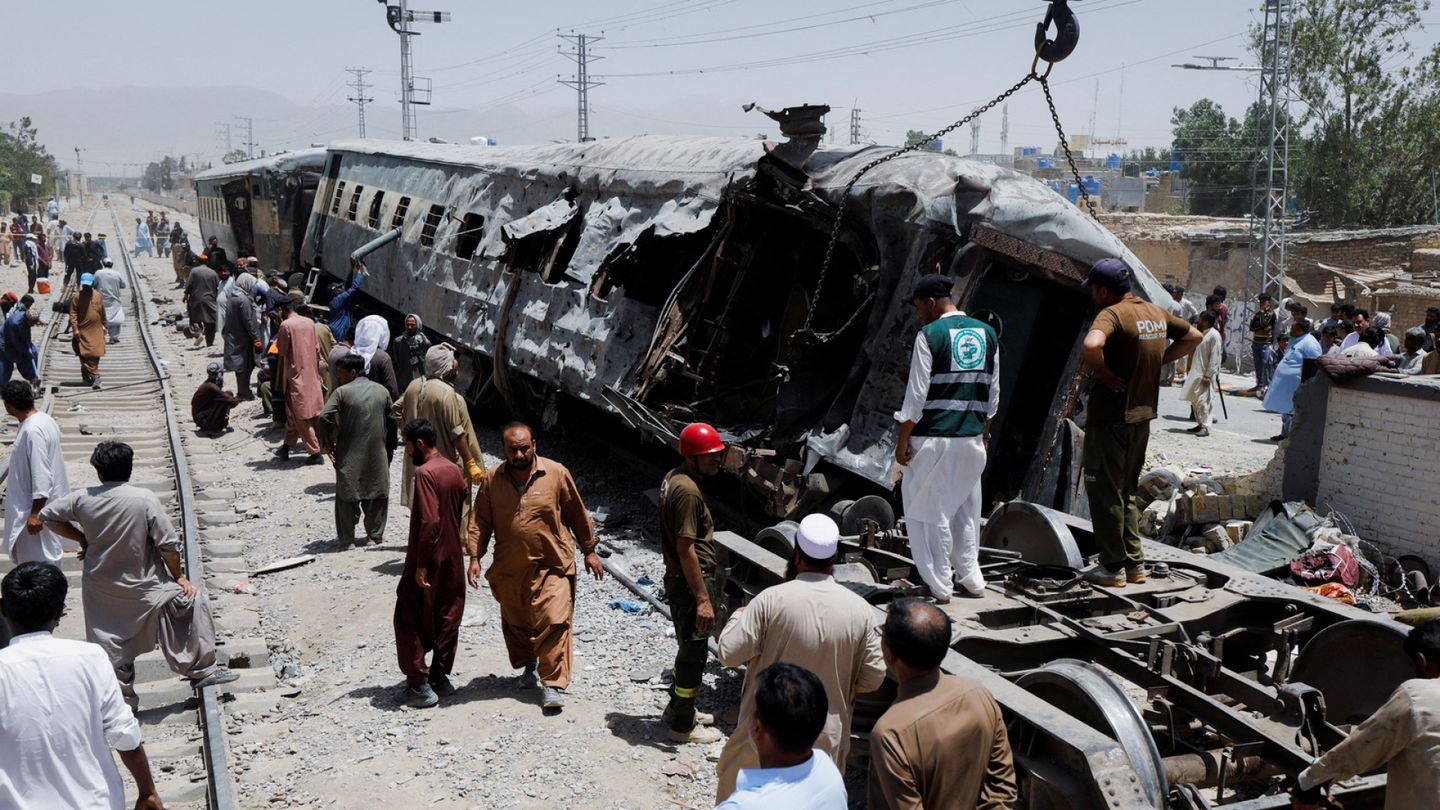 24 ihmistä kuollut pommi-iskussa Pakistanissa