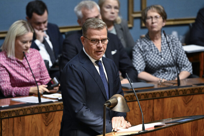Analyysi: Orpolla oli kolme syytä saapua opposition eteen – paras puolustus oli kuitenkin tuen peruminen
