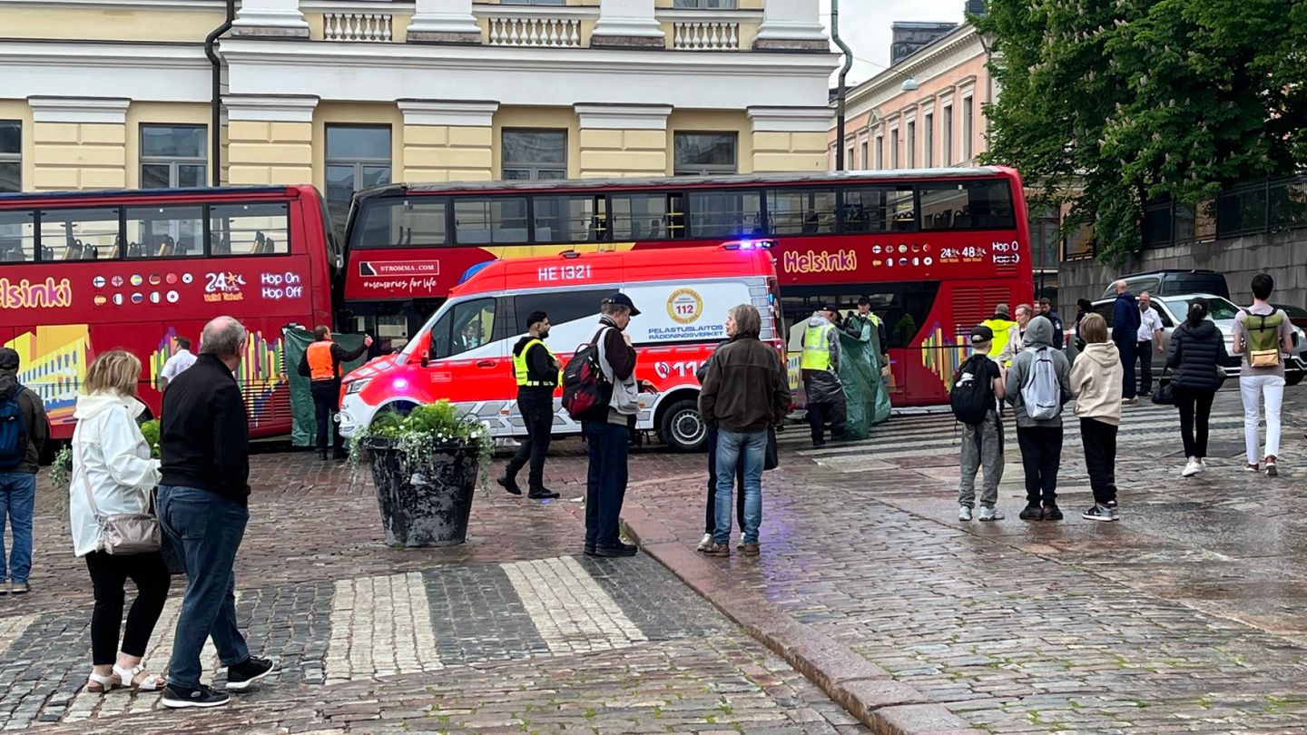 Bussi törmäsi ihmiseen Helsingissä aivan Senaatintorin lähellä