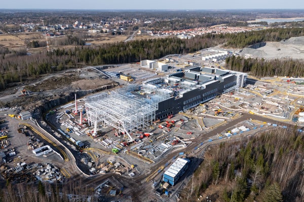 Datakeskuksia vastustava kansalaisaloite keräsi 50 000 nimeä muutamassa vuorokaudessa