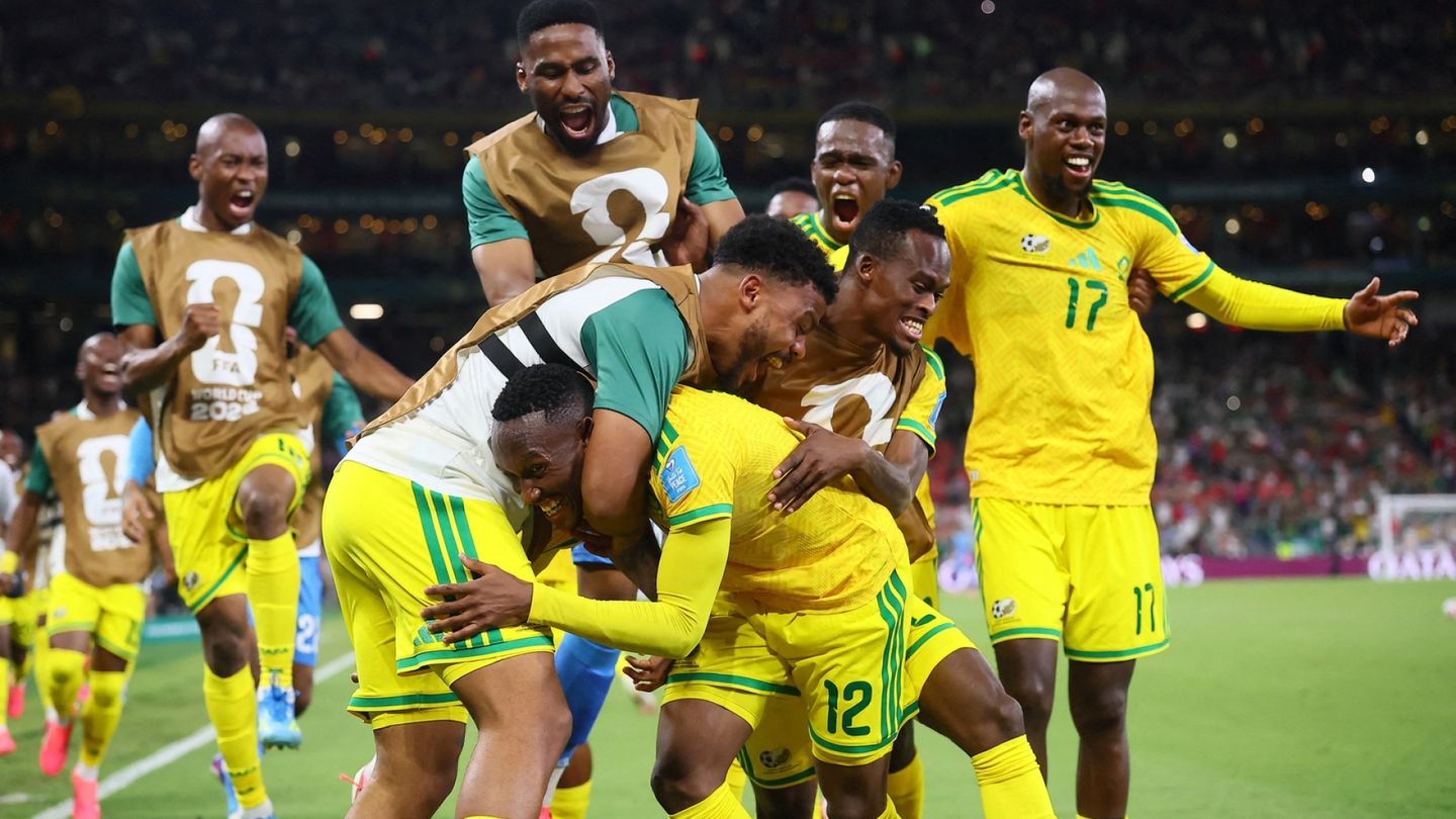 Etelä-Afrikka eteni yllättäen MM-jatkopeleihin ratkaisevan maalin siivittämänä