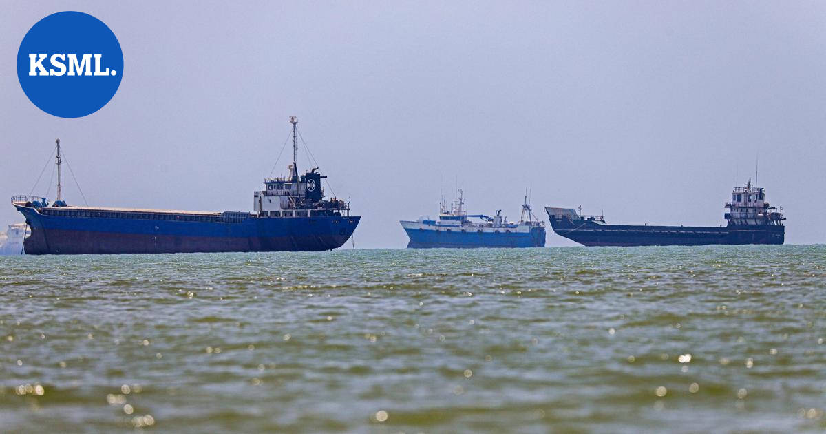 Evakuoinnit keskeytettiin Hormuzinsalmella rahtialukseen kohdistuneen iskun jälkeen – kuvituskuva