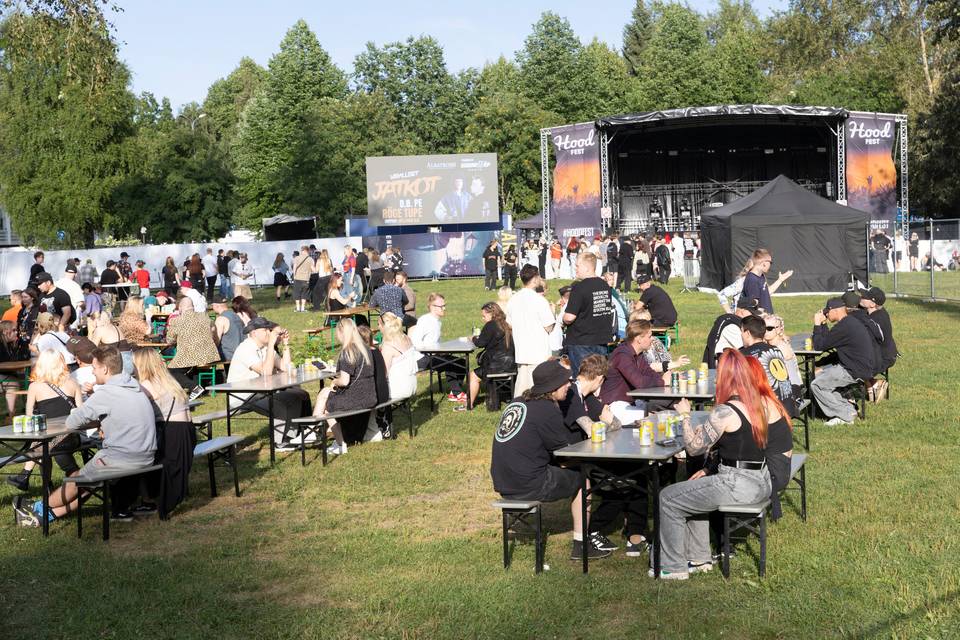 Hoodfesteillä avautuu päihdehoitopiste nuorille – ammattilaisia tapaamassa festivaalin kylillä
