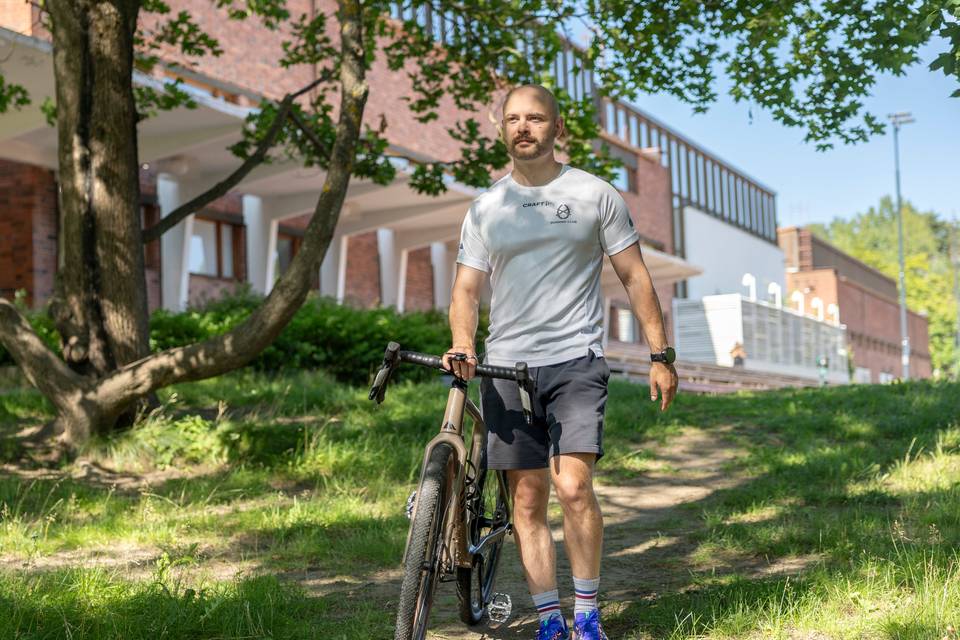 Joonas Könttä palaa politiikan näyttämölle pettymysten jälkeen – kuvituskuva
