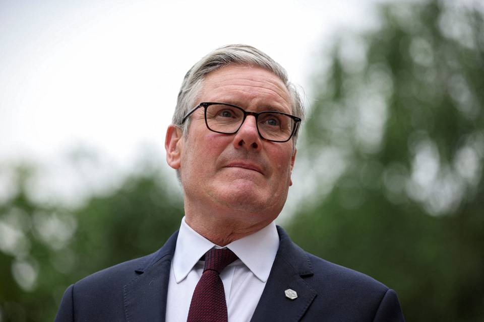 Kaksi matkustajajunaa törmäsi Britanniassa – yksi ihminen kuoli