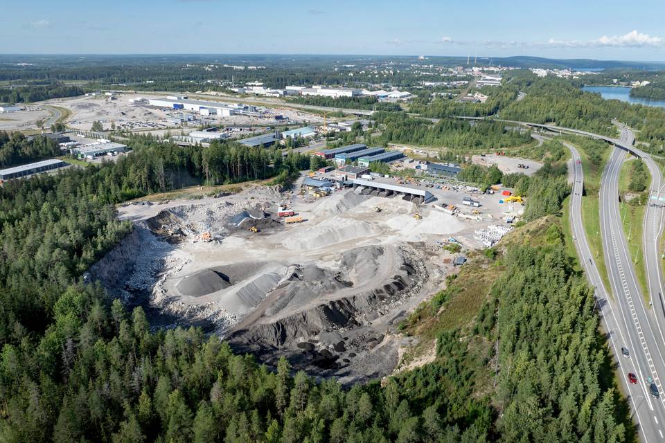 Kariston datakeskuksesta tulee osa miljardibisnestä – pääpomolla salaperäinen kommentti