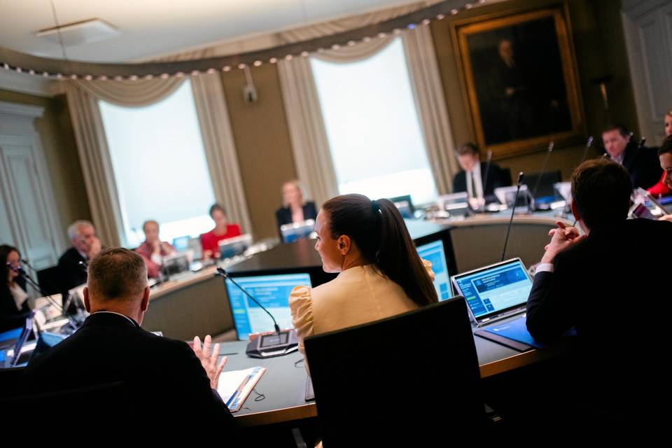 Ministeri Karoliina Partanen sosiaaliturvan leikkauksista: "Kannan huolta ihmisten pärjäämisestä"
