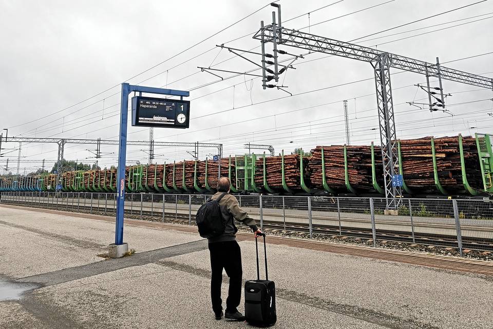 Nuuska- ja bensarallia ja tyhjiä junavaunuja – Testasimme uuden junayhteyden Ruotsiin
