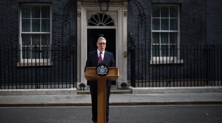 Nyt se varmistui: brittipääministeri Keir Starmer eroaa