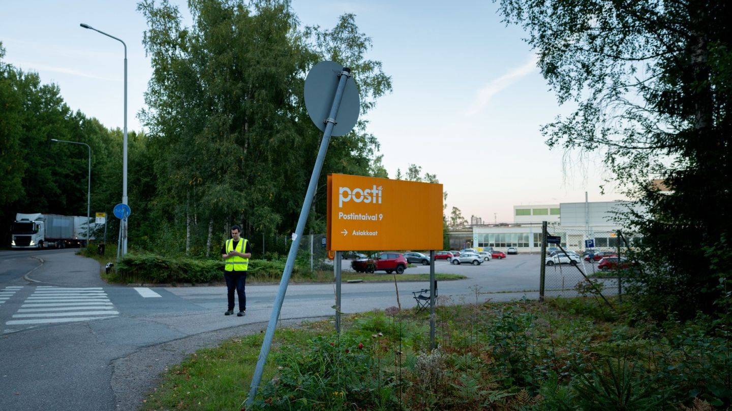 Posti miehittää katukuvaa: ulosmarssi pahentaa postitusten viivästymisiä