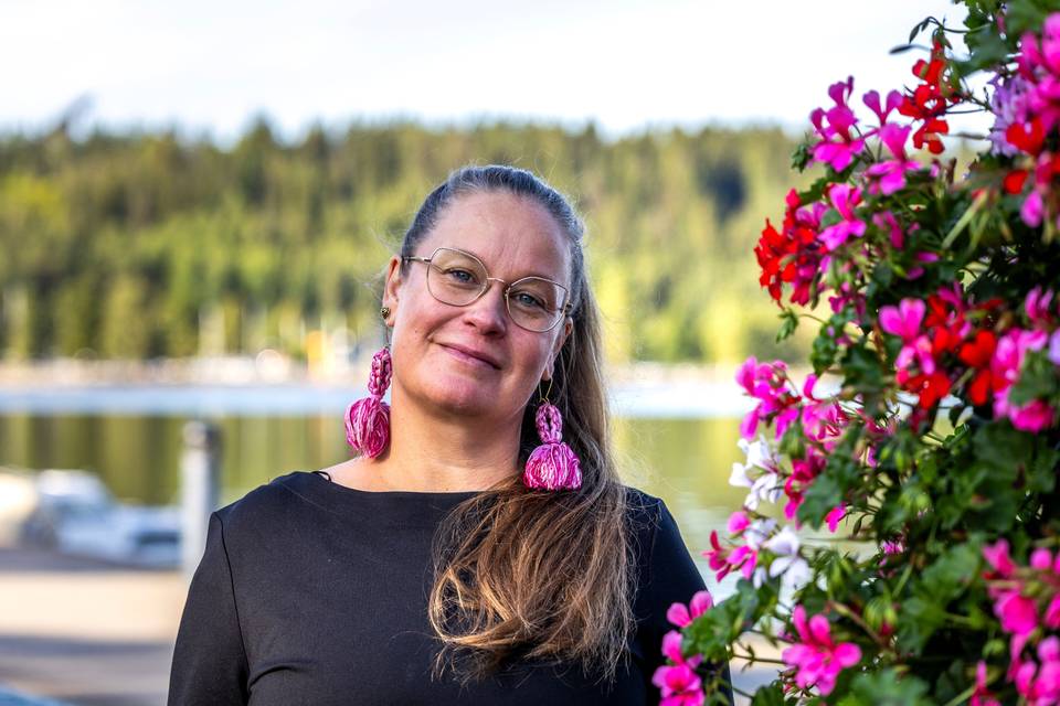 Professori Riikka Kyrö näkee kiinteistö- ja rakennusalan murroksen: "Nyt odotetaan liian passiivisesti noususuhdannetta" – kuvituskuva