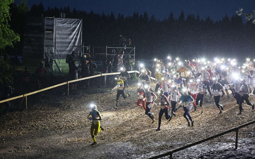 Sähkökatkos ja kaatosade koettelivat Kotka-Jukolaa – helsinkiläisjoukkue nousi toiseksi