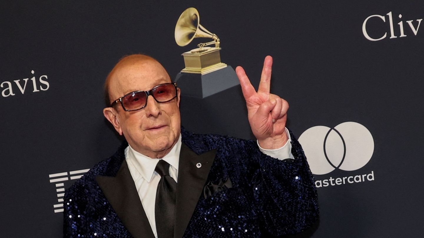 Yhdysvallat | Merkittävä musiikkivaikuttaja Clive Davis on kuollut